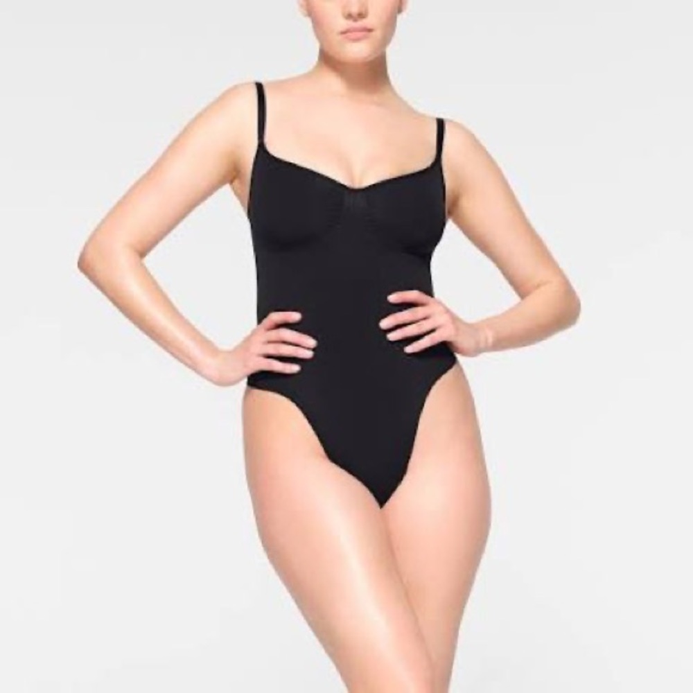 SKIMS SCULPTING BODYSUIT W. SNAPS ONYX